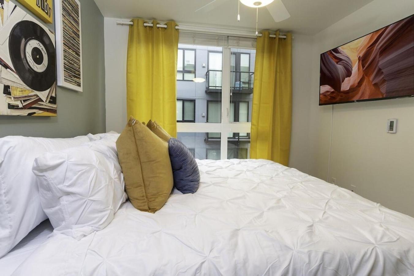 Self Check-In-Washer-Dryer-4Ksmart Tv-King Bed-Gym Tacoma Buitenkant foto