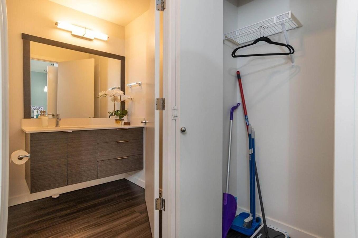Self Check-In-Washer-Dryer-4Ksmart Tv-King Bed-Gym Tacoma Buitenkant foto