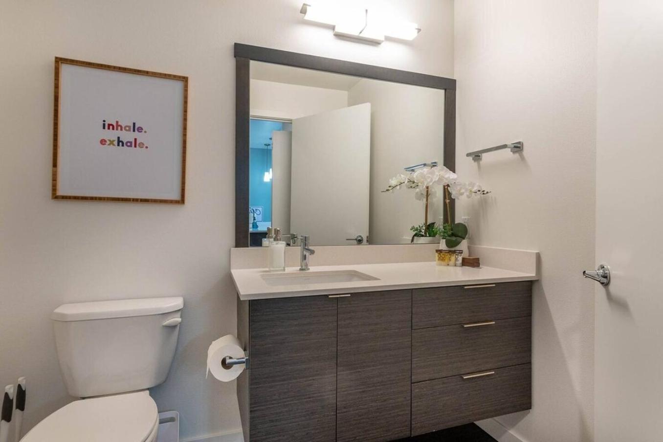 Self Check-In-Washer-Dryer-4Ksmart Tv-King Bed-Gym Tacoma Buitenkant foto