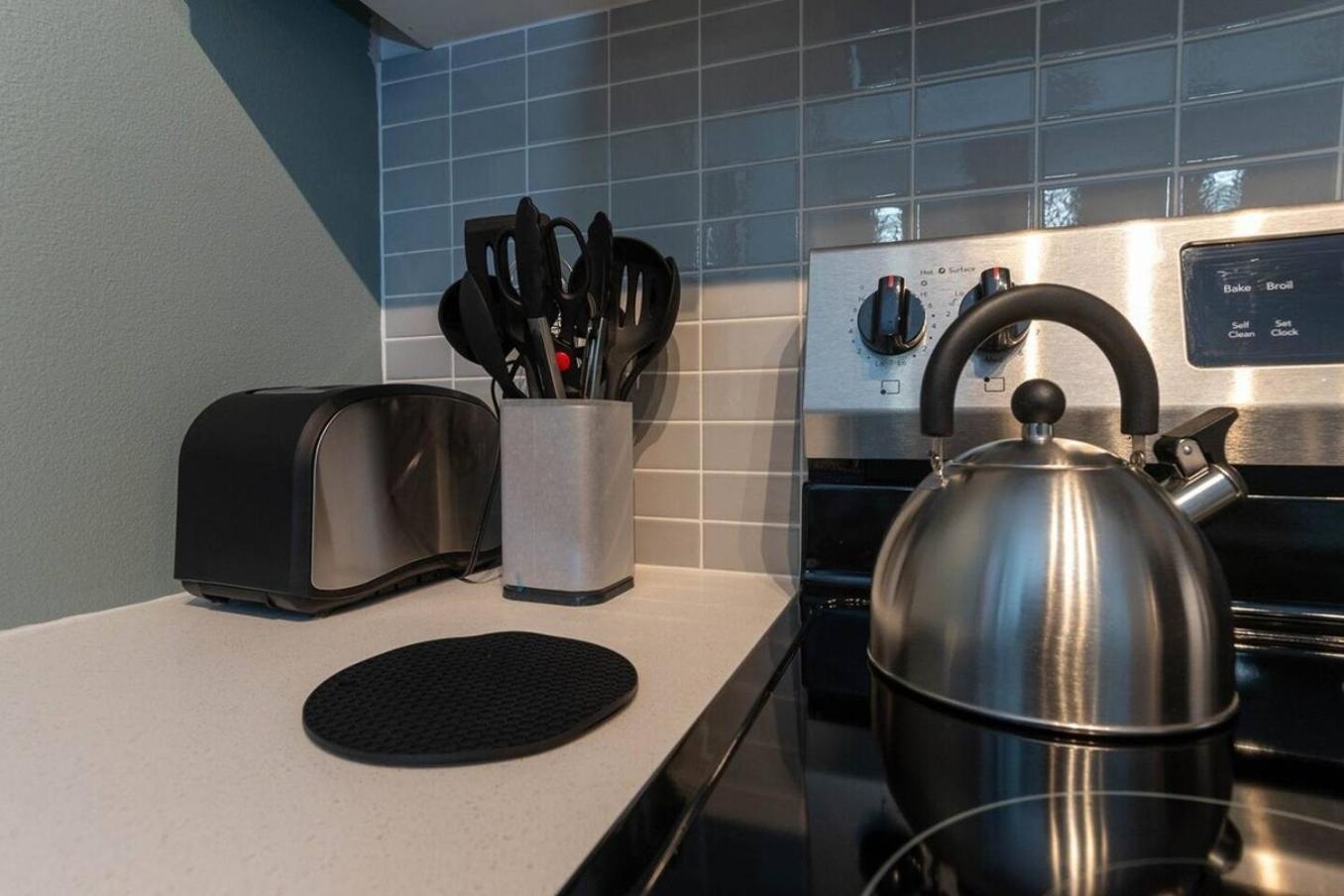 Self Check-In-Washer-Dryer-4Ksmart Tv-King Bed-Gym Tacoma Buitenkant foto
